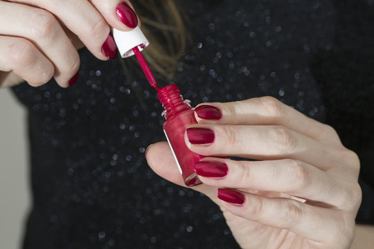 Young woman carries out manicure