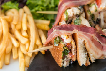 Sandwich with bacon
