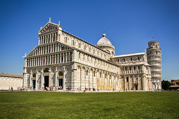 Fototapeta na wymiar Pisa Turm