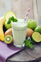 Banana smoothie with kiwi
