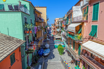 Fototapeta na wymiar Ulica w słynnym włoskim mieście Manarola