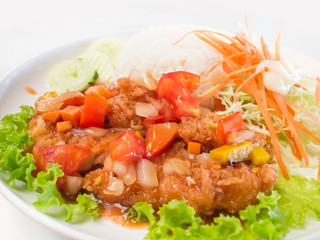 Fried chicken salad with white rice