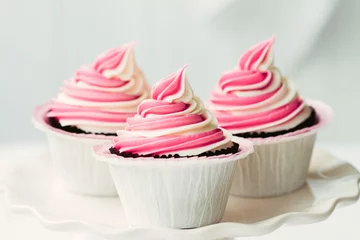 Papier Peint photo autocollant Dessert Raspberry ripple cupcakes