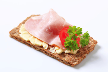 Brown crisp bread with ham