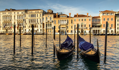 Gondoles sur le grand canal de Venise