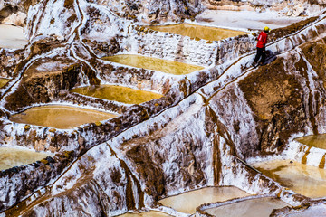 Fototapeta na wymiar Peru, Salinas de Maras, Pre tradycyjny kopalnia soli Inków