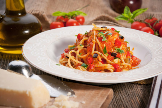 Whole Wheat Spaghetti with Tomato Sauce