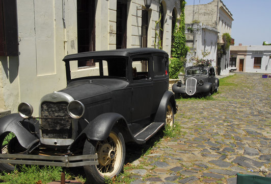 old cars at Colonia del Sacramento