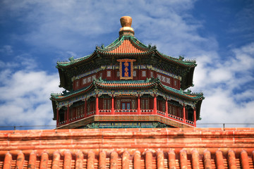 Fototapeta na wymiar Beautiful Summer palace with blue sky
