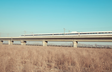 Fototapeta na wymiar Linia kolei dużych prędkości