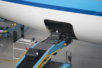 Conveyor plane with a suitcase