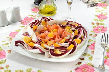 Salmone crudo in insalata