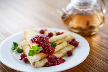 pancakes with jam and berries