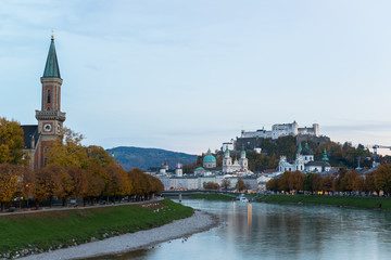 Obraz premium Twilight view of Salzburg old town, Austria