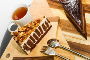 crispy almond chocolate cake