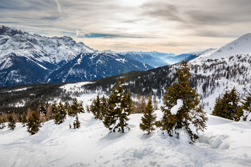 Fototapeta na wymiar Madonna di Campiglio ośrodek narciarski, włoskie Alpy, Włochy