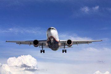 Fototapeta na wymiar Lądowanie samolotu pasażerskiego