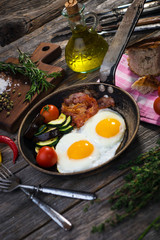 Bacon, eggs and vegetables