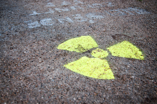 Atomkraft Graffiti Neongelb