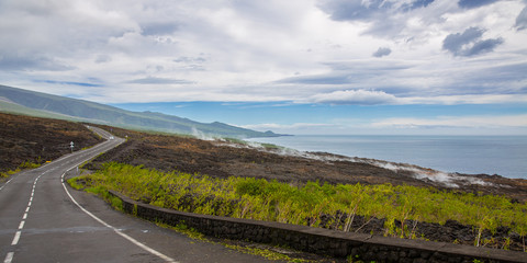 Fototapeta na wymiar Ulica przez Wielkiego Brule, Reunion