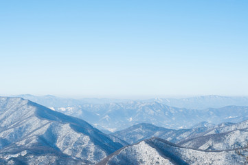 Fototapeta na wymiar Piękna sceneria w smoka szczyt powyżej YongPyong miejscowości