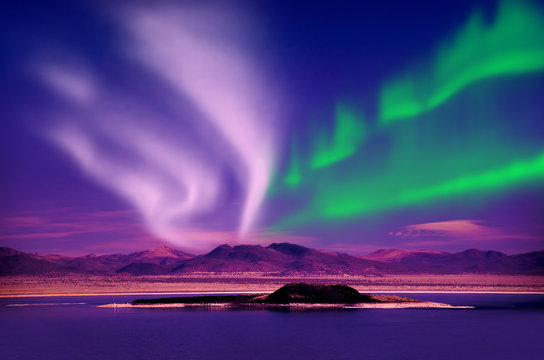 aurora borealis © surangaw
