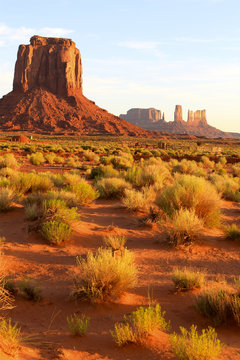 monument Valley à l'aube, Arizona © fannyes