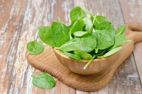 Fresh spinach in a wooden bowl