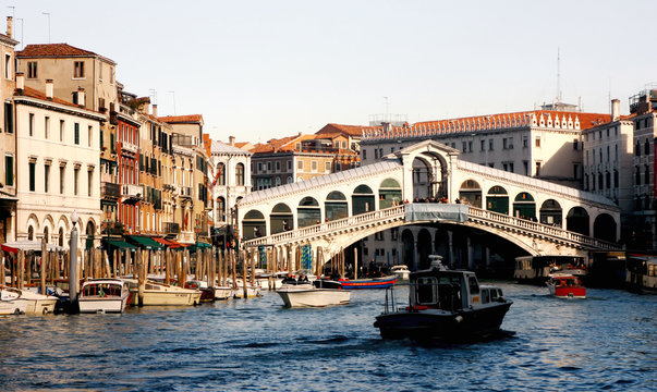 Rialto bridge in Venice © TTLmedia