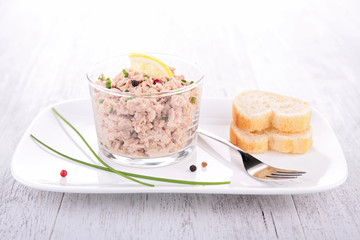 canape with tuna cream
