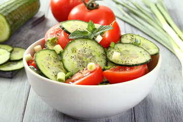 insalata cetriolo pomodoro e cipolla