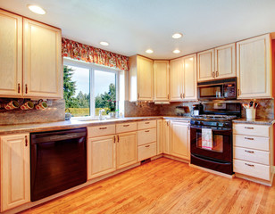 Simple warm colors kitchen room