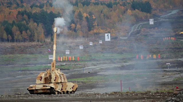 A self-propelled armoured howitzer fires at the landfill