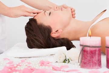Obraz na płótnie Canvas Woman Getting Massage Treatment