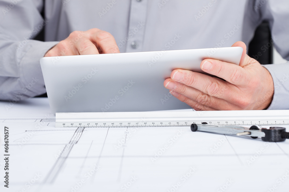 Aufkleber Architect Using Digital Tablet