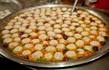 Zelfklevend Fotobehang boiled small dumplings on food market in Beijing, China © Fotokon