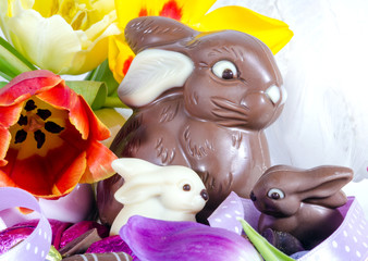 Frohe Ostern mit Schokoladen-Osterhasen-Familie :)