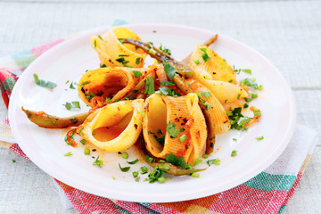 pasta with tomato sauce and green beans