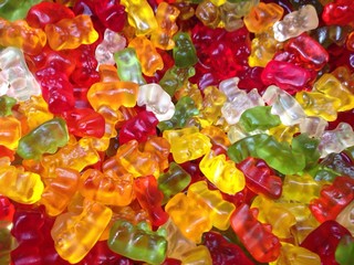 Osos de caramelo y azucar en  tienda