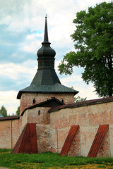 Towers of Kirillo-Belozersky monastery, north Russia © azamotkin