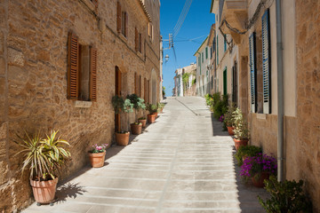 Fototapeta na wymiar Alley in Alcudia, Mallorca, Spain