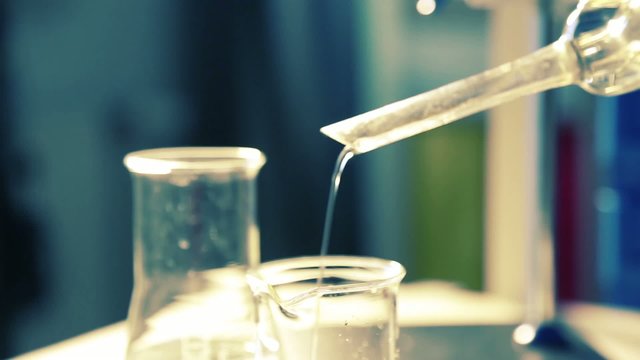 Chemical distillation process in the laboratory
