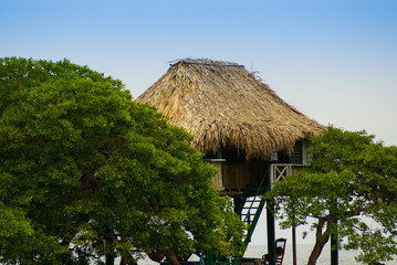 Fototapeta na wymiar tradycyjny dom na wyspie Mucura, Kolumbia