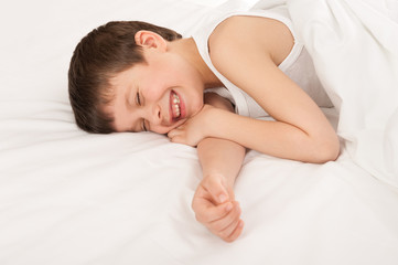 Fototapeta na wymiar child portrait in white bed