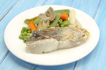Filete de merluza con verduras