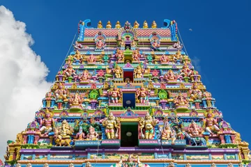 Selbstklebende Fototapete Ozeanien Fassade eines hinduistischen Tempels in Victoria, Seychellen