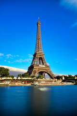 Naklejka na ściany i meble Wieża Eiffla w Paryżu