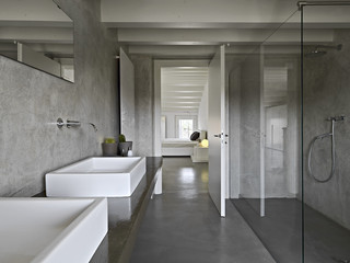 bagno moderno in mansarda