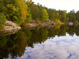Lake with rocks and trees with its reflections.
