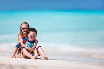 Fototapeta premium Two kids at beach
